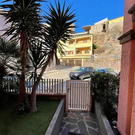 Casa Con Giardino بيت للعطل