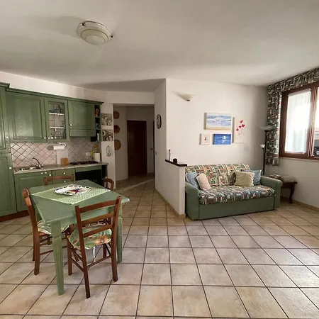 Casa Con Giardino * كاستيلساردو